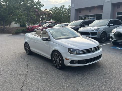 Used 2014 Volkswagen Eos FWD image 3