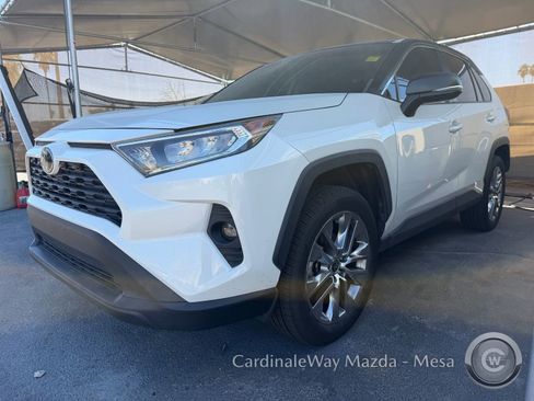 Used 2021 Toyota RAV4 XLE Premium image 5