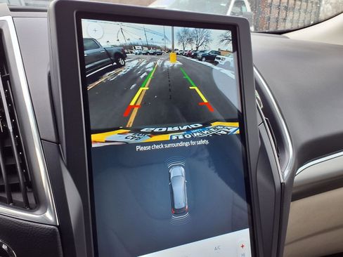 Used 2023 Ford Edge Titanium image 8