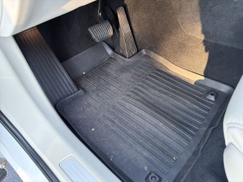 Certified 2023 Volvo XC60 B5 Plus w/ Climate Package image 17