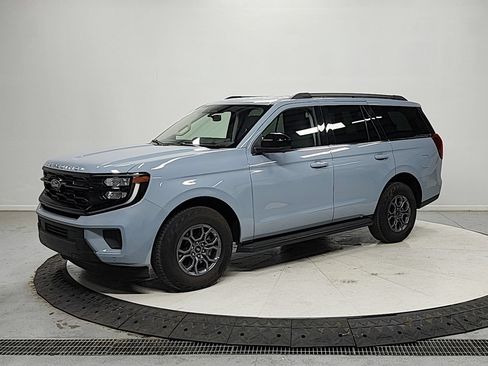 Used 2025 Ford Expedition Active AWD/4WD image 3