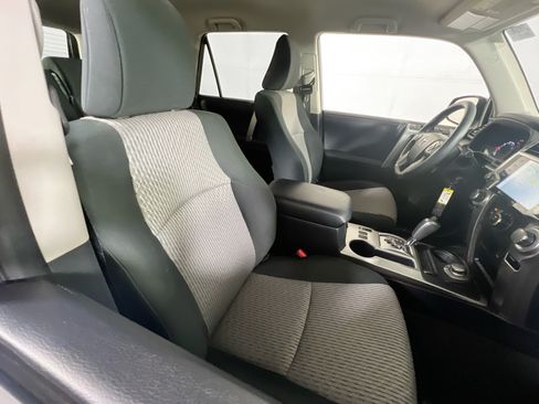 Used 2020 Toyota 4Runner SR5 AWD/4WD image 27