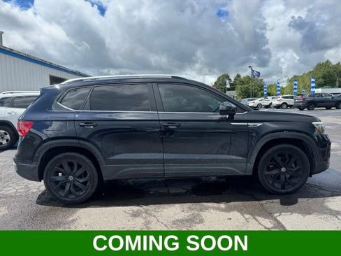 Used 2022 Volkswagen Taos SE w/ Panoramic Sunroof Package AWD/4WD image 1