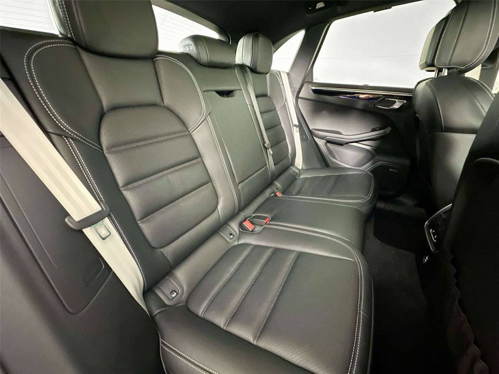 Certified 2026 Porsche Macan S AWD/4WD image 27