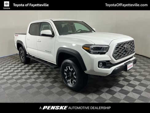 Certified 2022 Toyota Tacoma TRD Off-Road AWD/4WD image 6