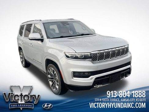 Used 2022 Jeep Grand Wagoneer Series III w/ Rear Seat Video Group 1 AWD/4WD image 7