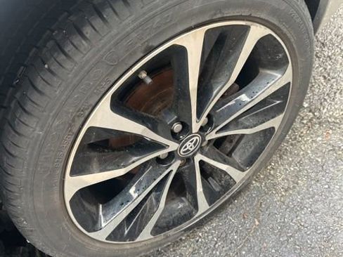 Used 2018 Toyota Corolla SE image 3