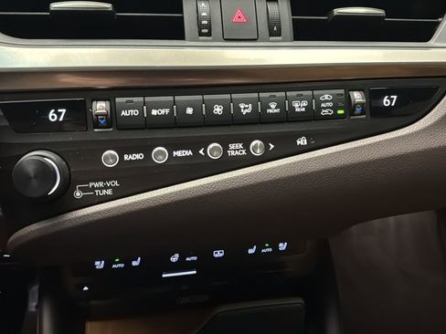 Used 2020 Lexus ES 350 Ultra Luxury w/ Accessory Package 2 FWD image 28