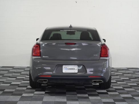 Used 2018 Chrysler 300 Touring w/ Sport Appearance Package RWD image 4