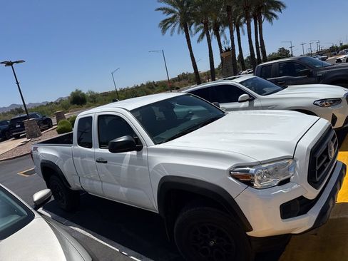 Used 2021 Toyota Tacoma SR w/ SX Package AWD/4WD image 4