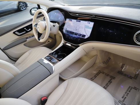 Used 2022 Mercedes-Benz EQS 580 4MATIC Sedan image 13