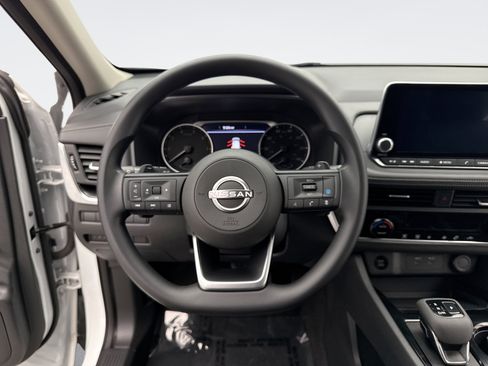 Used 2024 Nissan Rogue SV AWD/4WD image 12