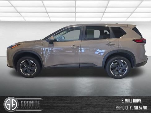 Used 2025 Nissan Rogue SV AWD/4WD image 2