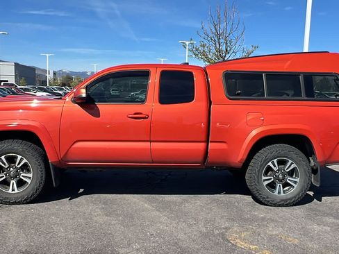 Used 2016 Toyota Tacoma TRD Sport w/ Towing Package image 8