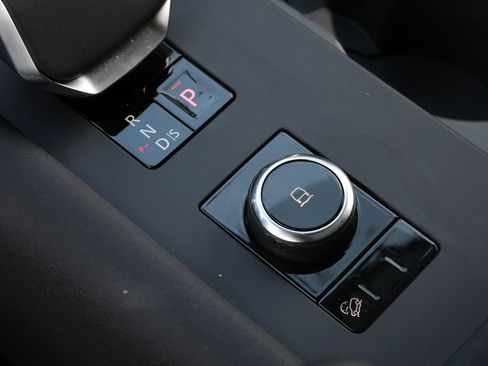 Used 2026 Land Rover Discovery Limited Edition AWD/4WD image 18