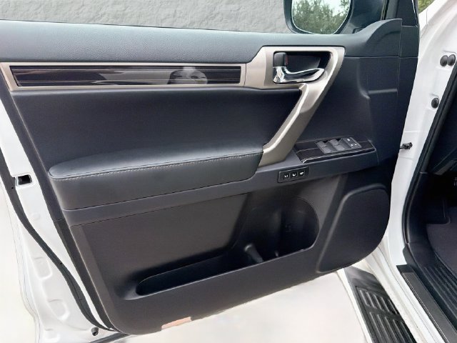 Used 2021 Lexus GX 460 Luxury w/ Accessory Package AWD/4WD image 23