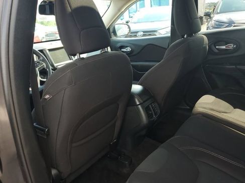 Used 2016 Jeep Cherokee Latitude w/ Comfort/Convenience Group AWD/4WD image 14
