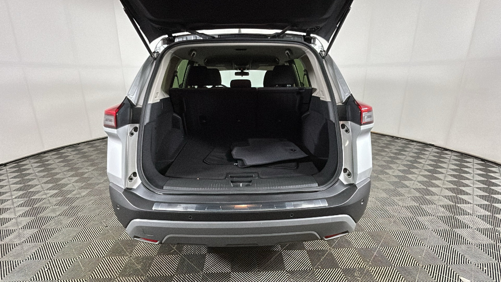 Used 2023 Nissan Rogue SV FWD image 34