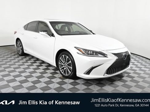 Used 2019 Lexus ES 300h image 1