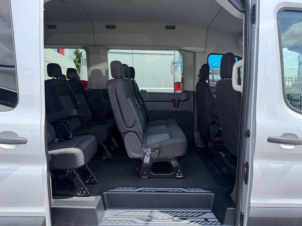 Used 2021 Ford Transit 350 XLT RWD image 17