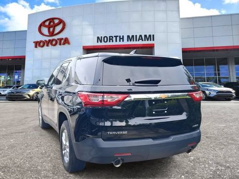Used 2021 Chevrolet Traverse LS FWD image 3