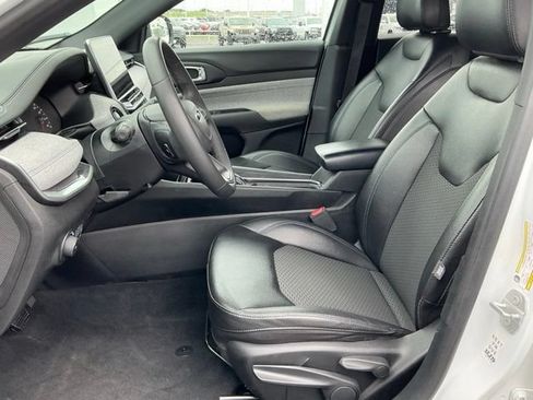 Used 2024 Jeep Compass Latitude AWD/4WD image 18