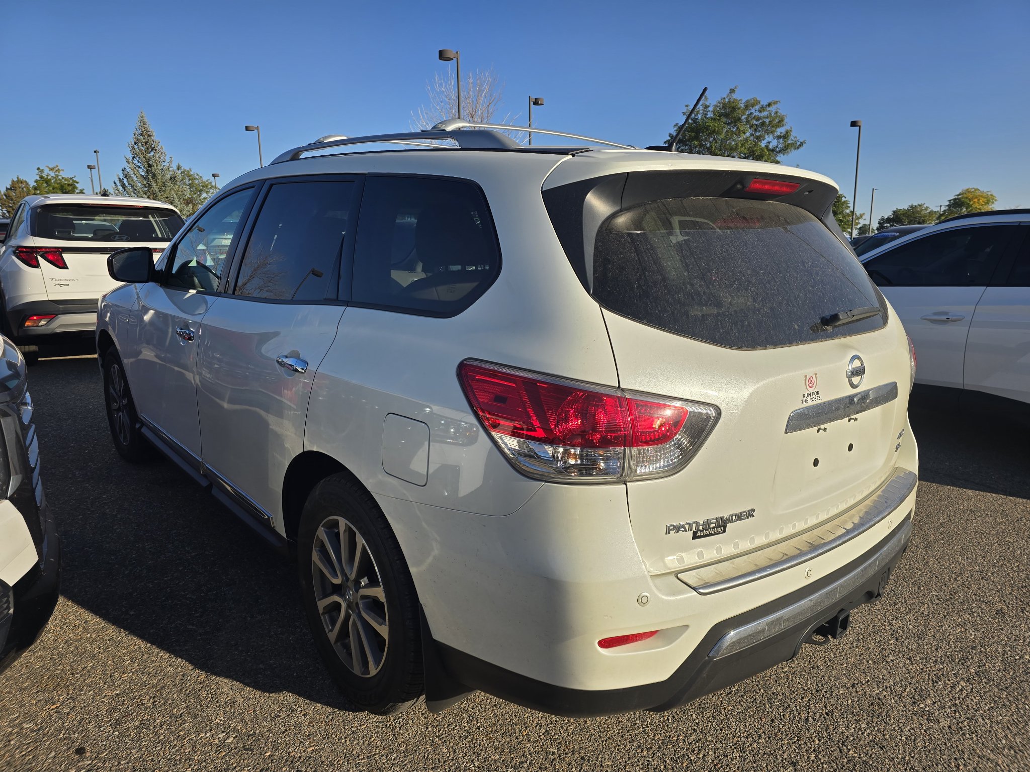Used 2016 Nissan Pathfinder SL w/ SL Tech Package AWD/4WD image 2
