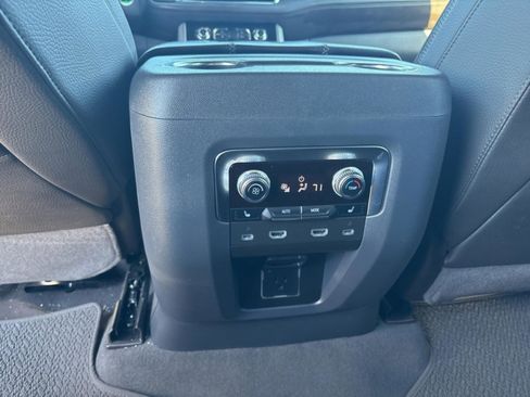 Used 2023 GMC Yukon XL Denali image 17