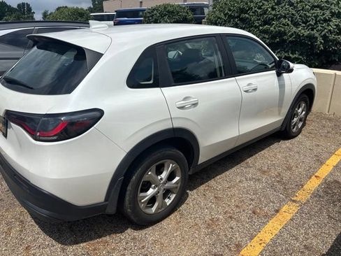 Used 2023 Honda HR-V LX image 3