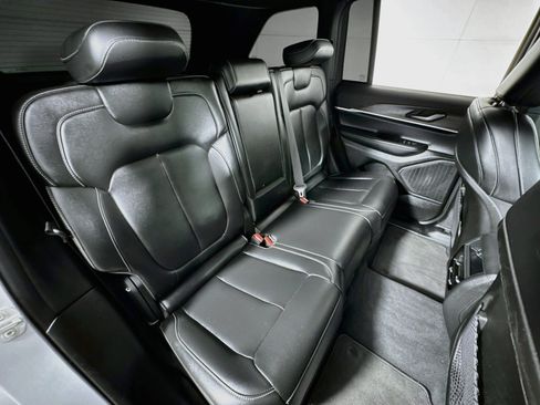 Used 2025 Jeep Grand Cherokee Limited AWD/4WD image 27