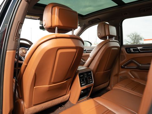 Used 2021 Porsche Cayenne image 28