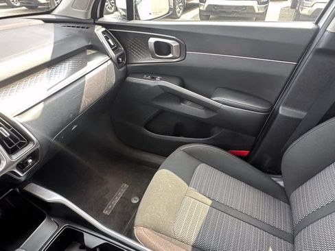 Used 2023 Kia Sorento LX FWD image 29