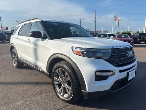 Used 2021 Ford Explorer XLT w/ Equipment Group 202A AWD/4WD image 3