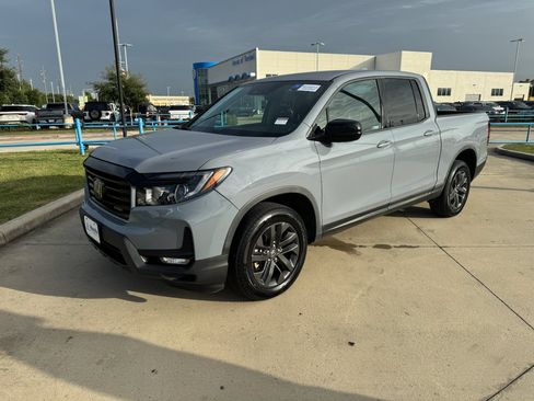 Used 2023 Honda Ridgeline Sport image 4