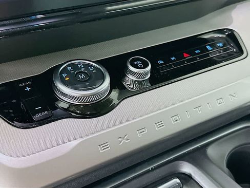 New 2026 Ford Expedition Active image 18