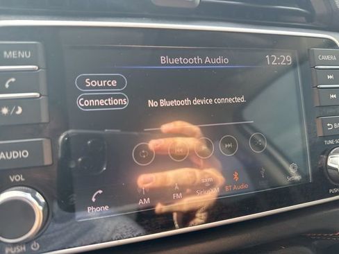 Used 2022 Nissan Versa SR image 25