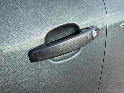 Used 2022 Chevrolet Trax LT w/ Sport Edition image 18