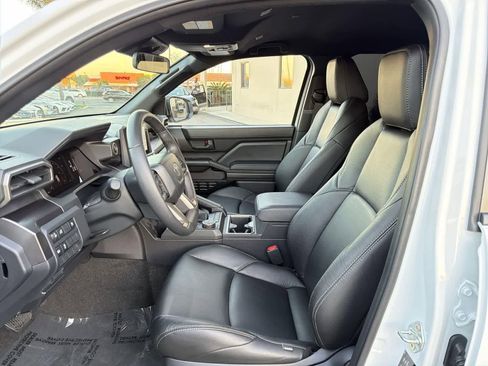 Used 2025 Toyota 4Runner SR5 image 23