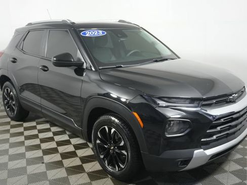 Used 2023 Chevrolet TrailBlazer LT FWD image 2