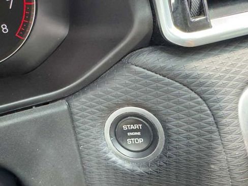 Used 2019 Land Rover Range Rover Velar P250 Base image 23