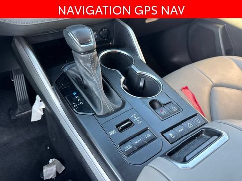 Used 2022 Toyota Highlander XLE AWD/4WD image 7