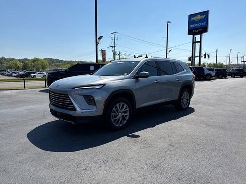 Used 2025 Buick Enclave Preferred FWD image 7