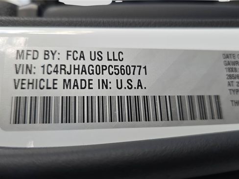 Used 2023 Jeep Grand Cherokee Laredo w/ Luxury Tech Group I AWD/4WD image 29