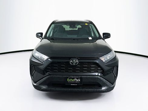Used 2020 Toyota RAV4 LE image 2