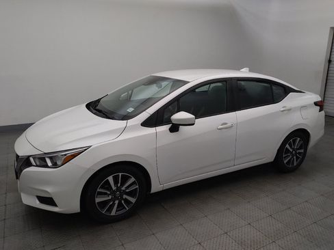 Used 2022 Nissan Versa SV FWD image 2