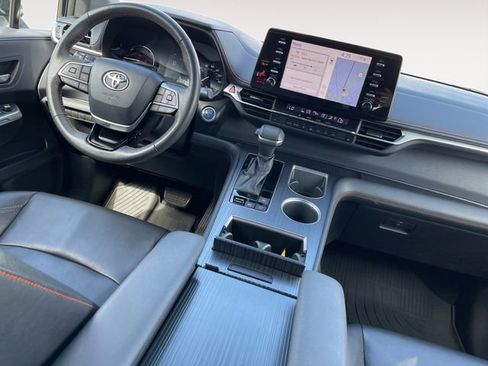 Used 2021 Toyota Sienna XSE AWD/4WD image 10