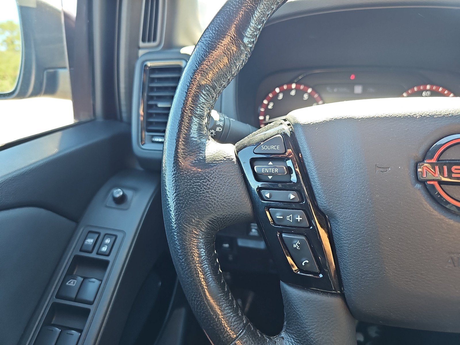 Used 2022 Nissan Frontier PRO-4X w/ Pro-4X Premium Package AWD/4WD image 14