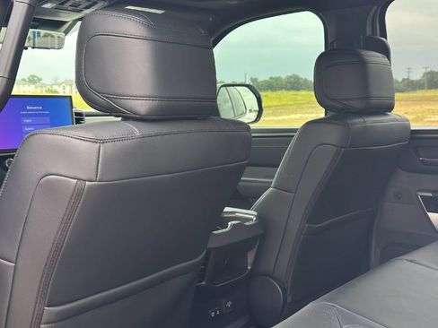 Used 2025 Toyota Tundra Limited AWD/4WD image 18