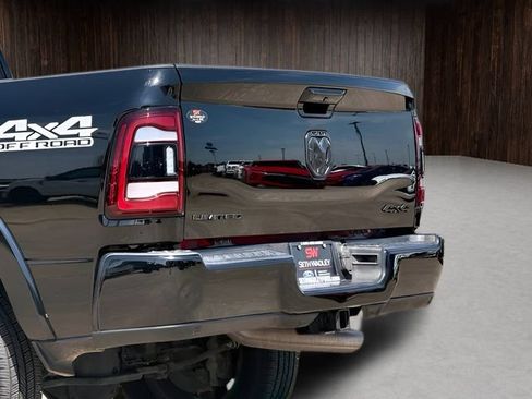 Used 2020 RAM 2500 Limited w/ Black Appearance Package AWD/4WD image 14