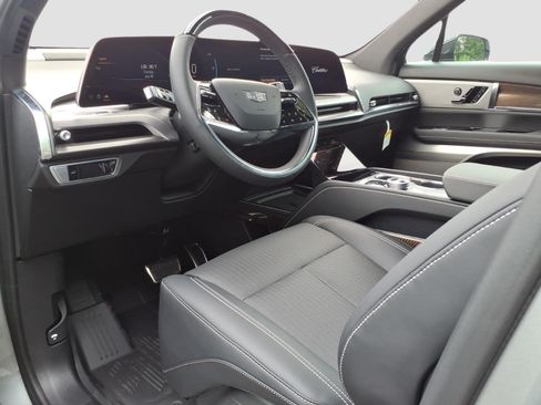 New 2027 Cadillac Vistiq Luxury w/ LPO, Floor Liner Package AWD/4WD image 12